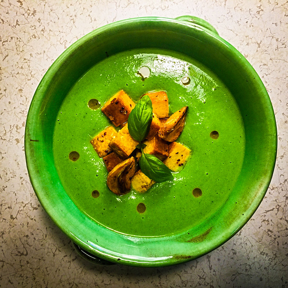 Crema de broccoli cu jumari din tofu